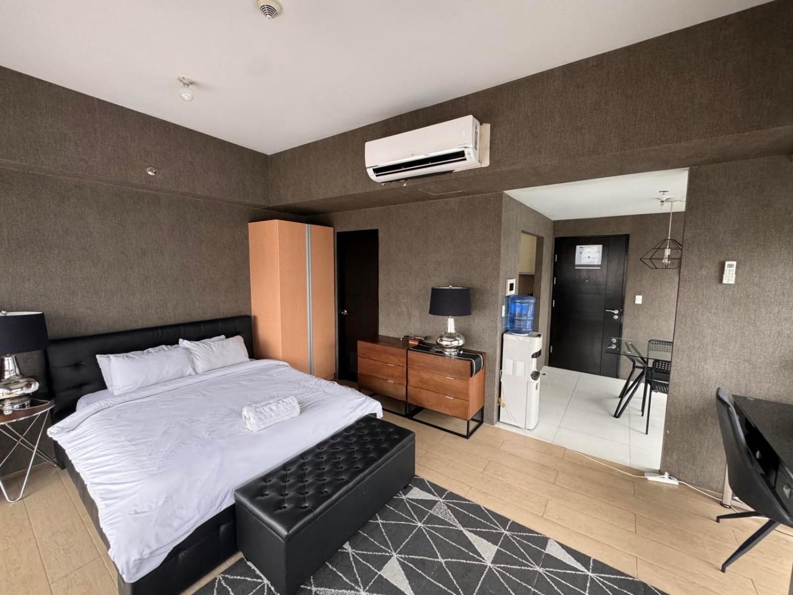 Modern Studio At Naia Terminal 3 Manila Exteriör bild