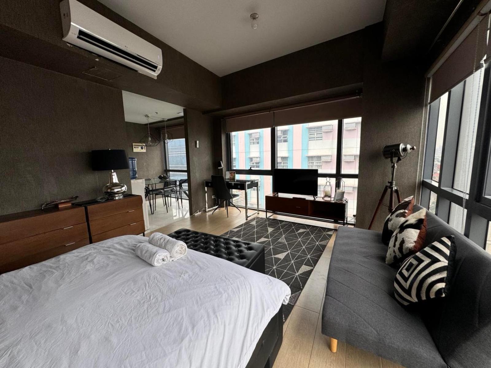 Modern Studio At Naia Terminal 3 Manila Exteriör bild